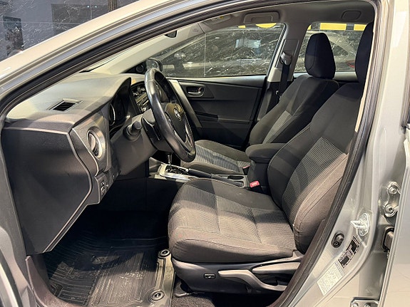 Toyota Auris 14 of 24