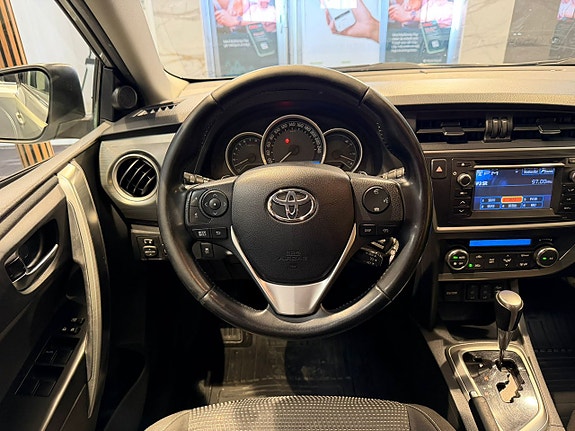 Toyota Auris 10 of 24