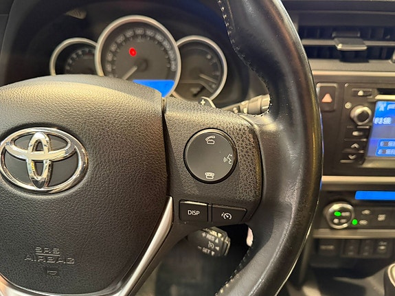 Toyota Auris 12 of 24