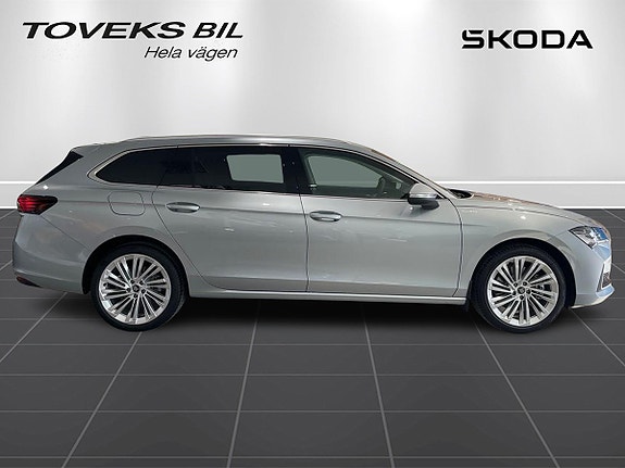 Skoda Superb 2 of 5