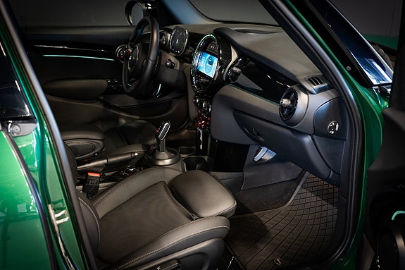 MINI Cooper S 10 of 17