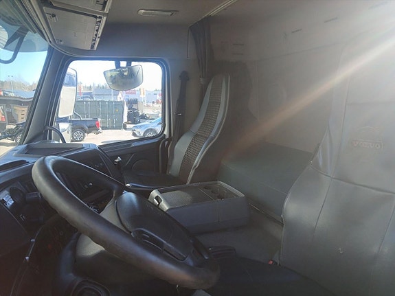 Tippbil Volvo FM 10.8 6x2 I-Shift -2012 via auktion 21 of 27