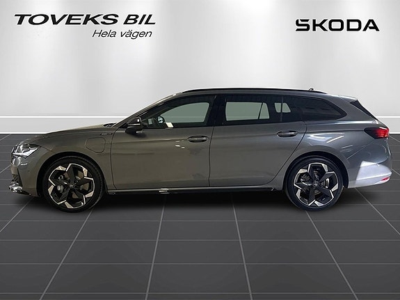 Skoda Superb 4 of 16