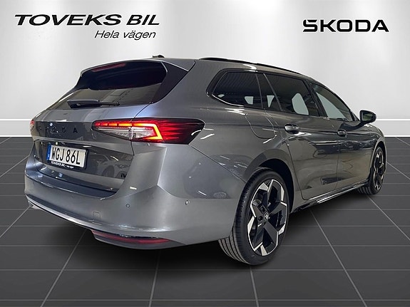 Skoda Superb 2 of 16