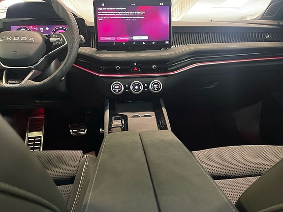Skoda Superb 9 of 16
