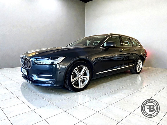Volvo V90 2 of 5