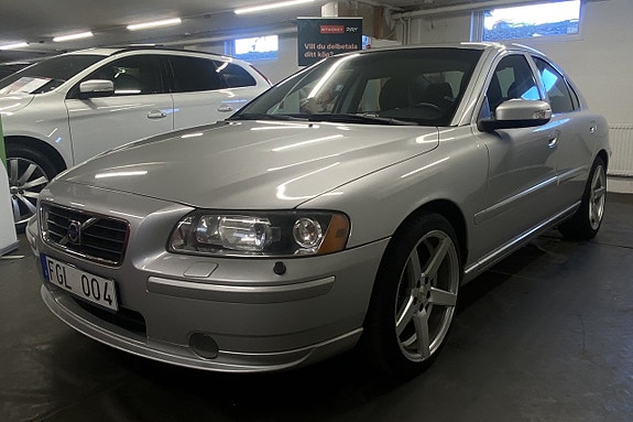 Volvo S60 3 of 5