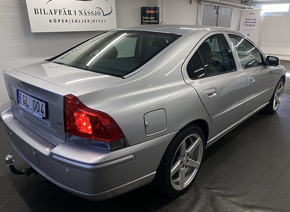 Volvo S60 4 of 5