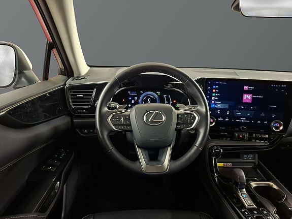 Lexus NX450h+ 10 of 12