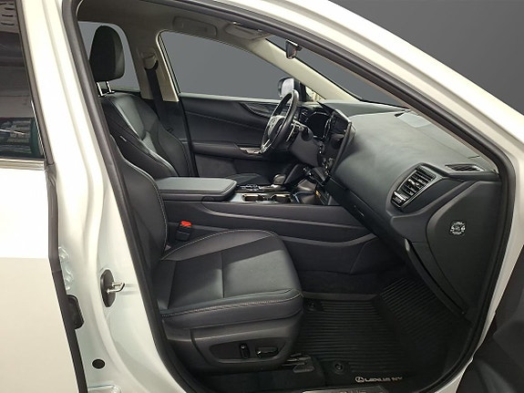 Lexus NX450h+ 7 of 12