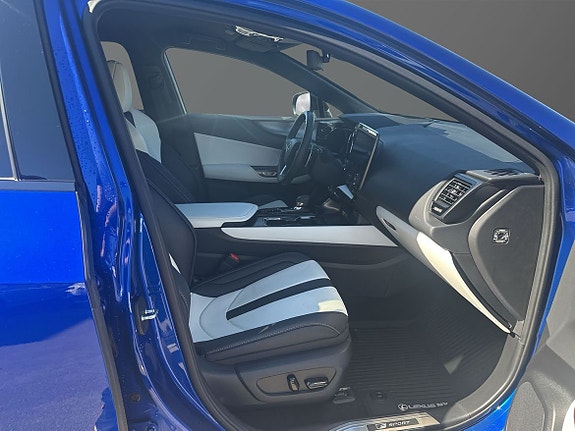 Lexus NX450h+ 7 of 11