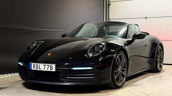 Porsche 911 Carrera S 3 of 5