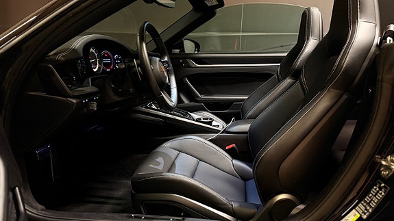 Porsche 911 Carrera S 18 of 30
