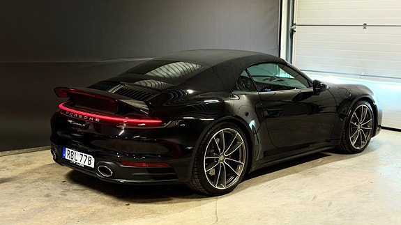 Porsche 911 Carrera S 15 of 30