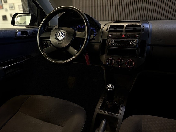 Volkswagen Polo 19 of 22