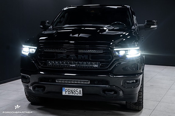 Dodge RAM 1500 2 of 5