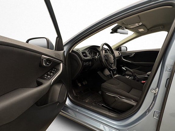 Volvo V40 11 of 27