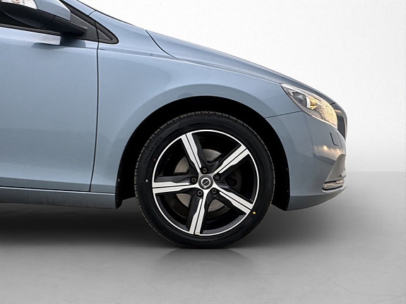 Volvo V40 10 of 27