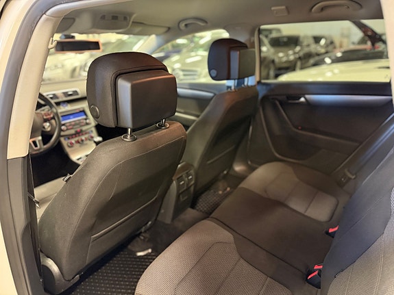 Volkswagen Passat 16 of 18