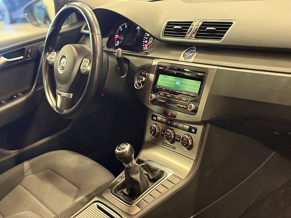 Volkswagen Passat 15 of 18
