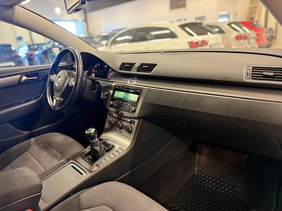 Volkswagen Passat 14 of 18
