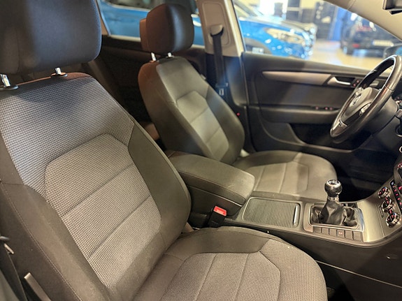 Volkswagen Passat 13 of 18