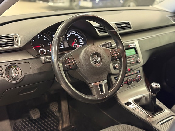 Volkswagen Passat 11 of 18