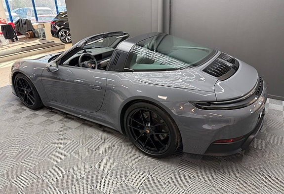 Porsche 911 6 of 18