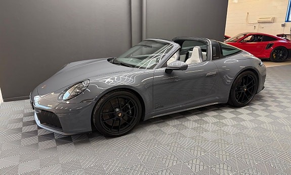 Porsche 911 2 of 5