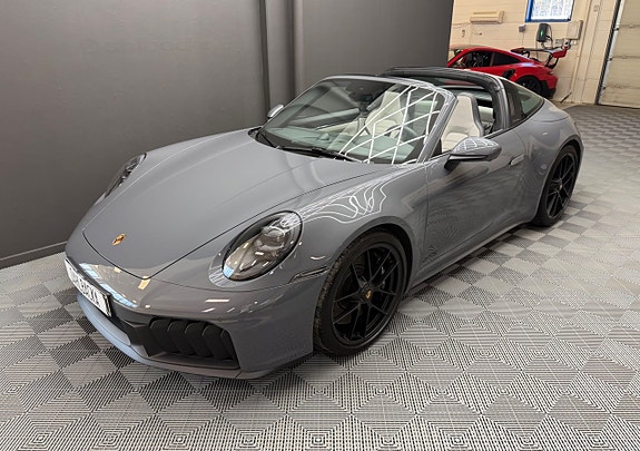 Porsche 911 3 of 5