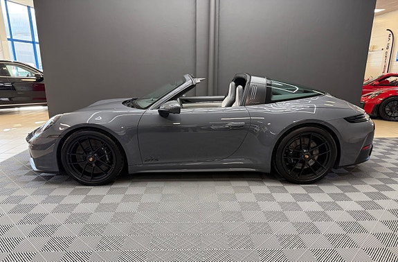 Porsche 911 4 of 5