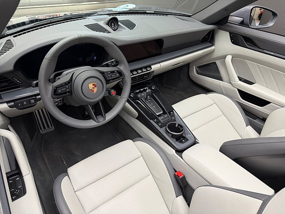 Porsche 911 8 of 18