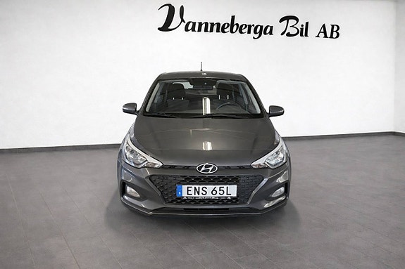 Hyundai i20 2 of 5