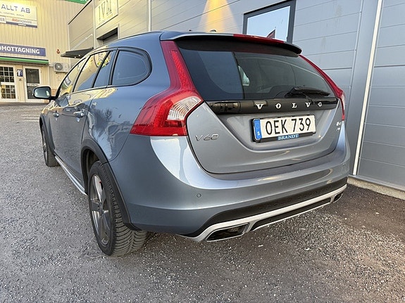 Volvo V60 Cross Country 4 of 5
