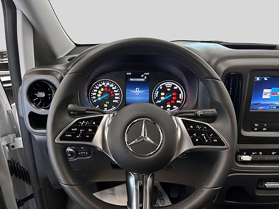 Mercedes-Benz eVito 112 4 of 5