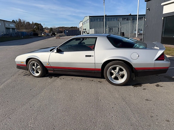 Chevrolet Camaro 8 of 17