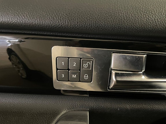 Land Rover Discovery 4 19 of 22