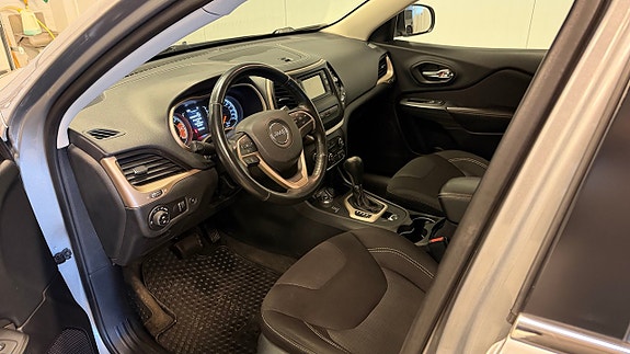 Jeep Cherokee 6 of 8
