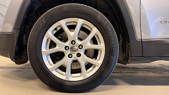 Jeep Cherokee 8 of 8