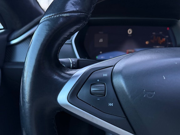 Tesla Model S 23 of 25
