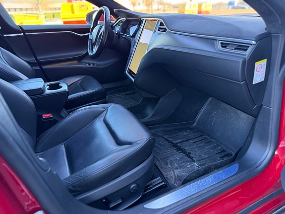 Tesla Model S 17 of 25