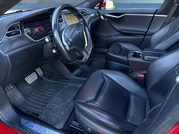 Tesla Model S 12 of 25
