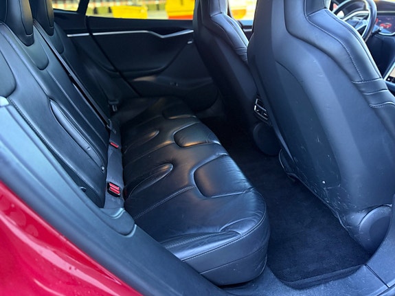 Tesla Model S 18 of 25