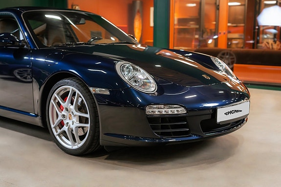 Porsche 911 2 of 5