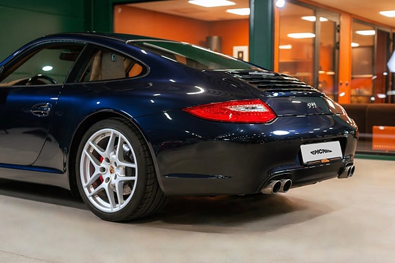 Porsche 911 4 of 5
