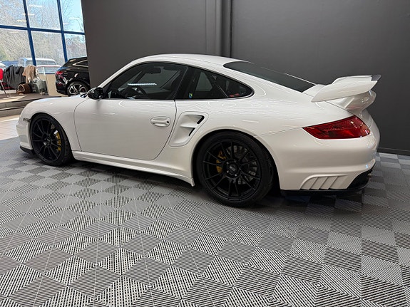 Porsche 911 GT2 6 of 16