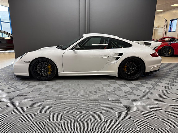 Porsche 911 GT2 4 of 5