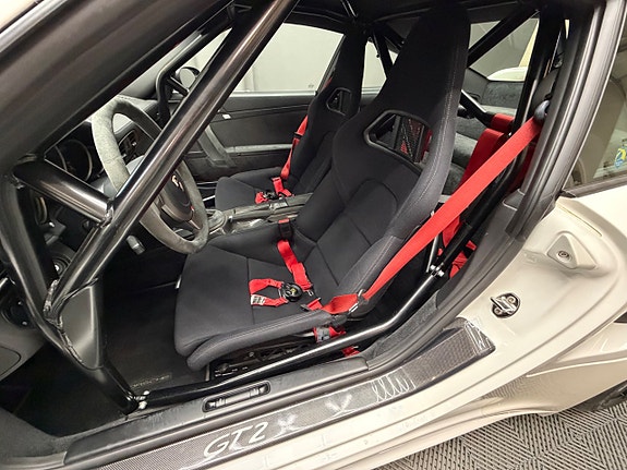 Porsche 911 GT2 11 of 16