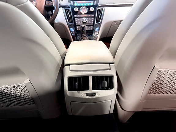 Cadillac CTS 19 of 22