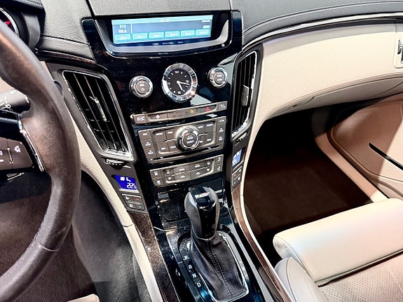 Cadillac CTS 15 of 22